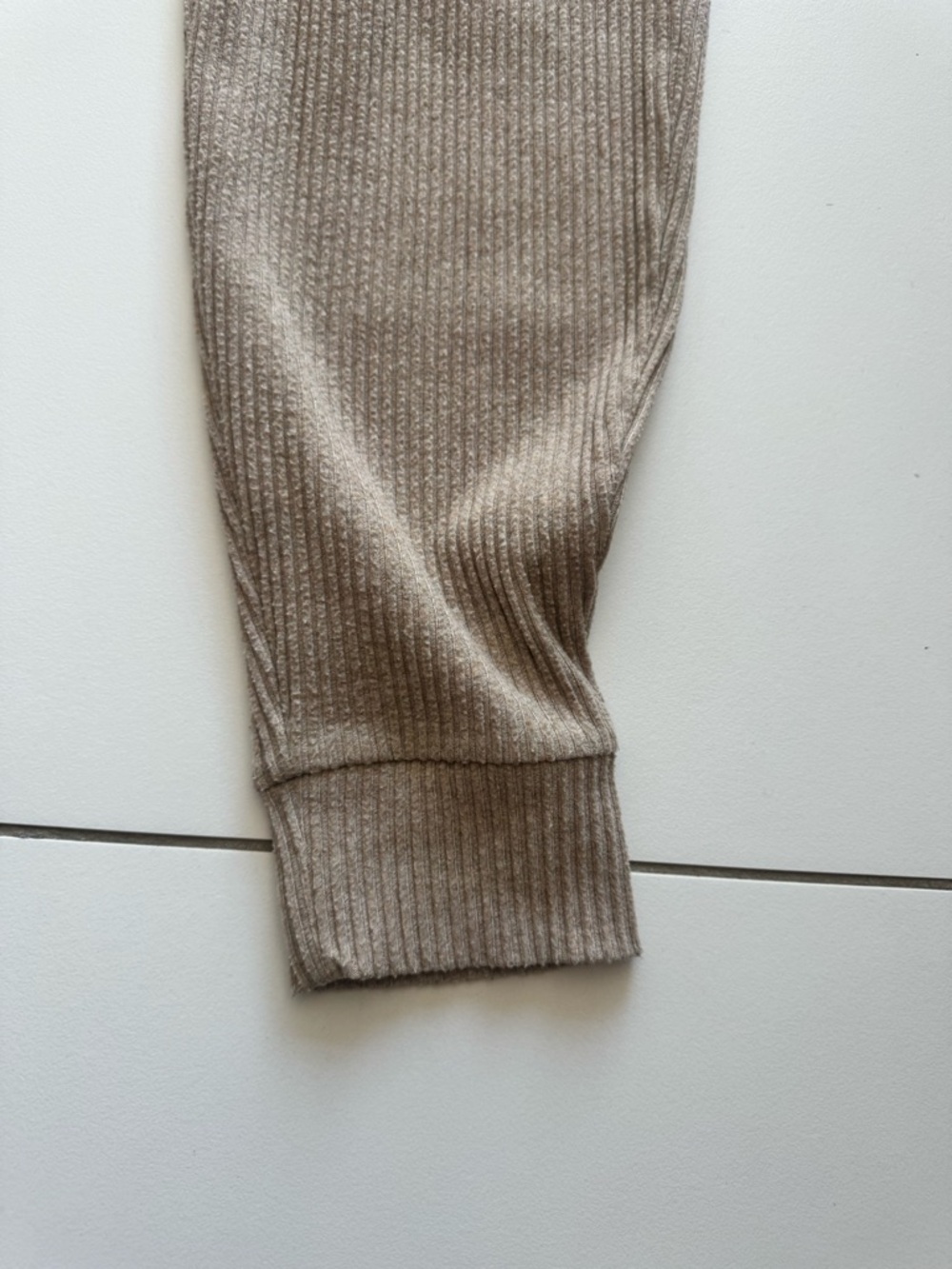 ALO Muse Sweatpant - Picture 6 of 8